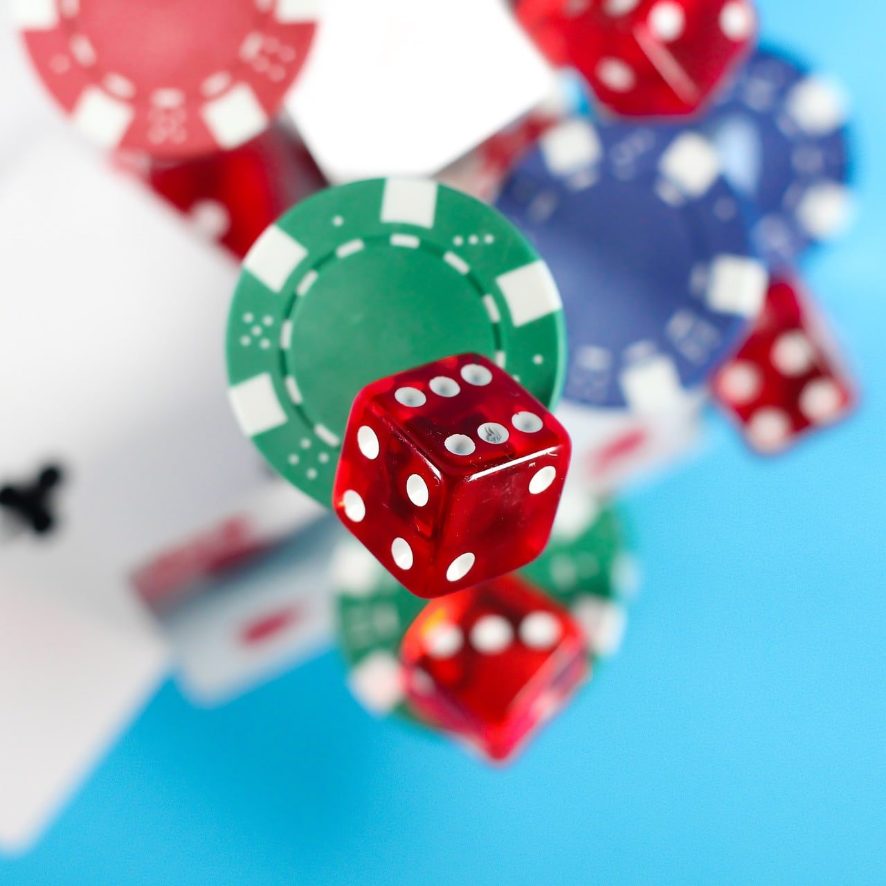 မြန်မာကစားသမားများ Online Baccarat Dragon Tiger ကစားနေသောမြင်ကွင်း